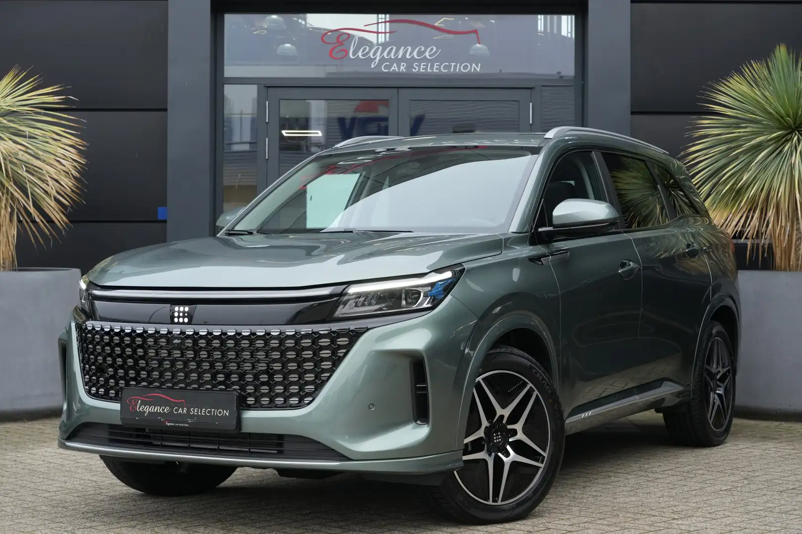 DFSK E5 Plug-In-Hybrid 288pk Panoramadak/CarAuto/360camera Zelená - 1