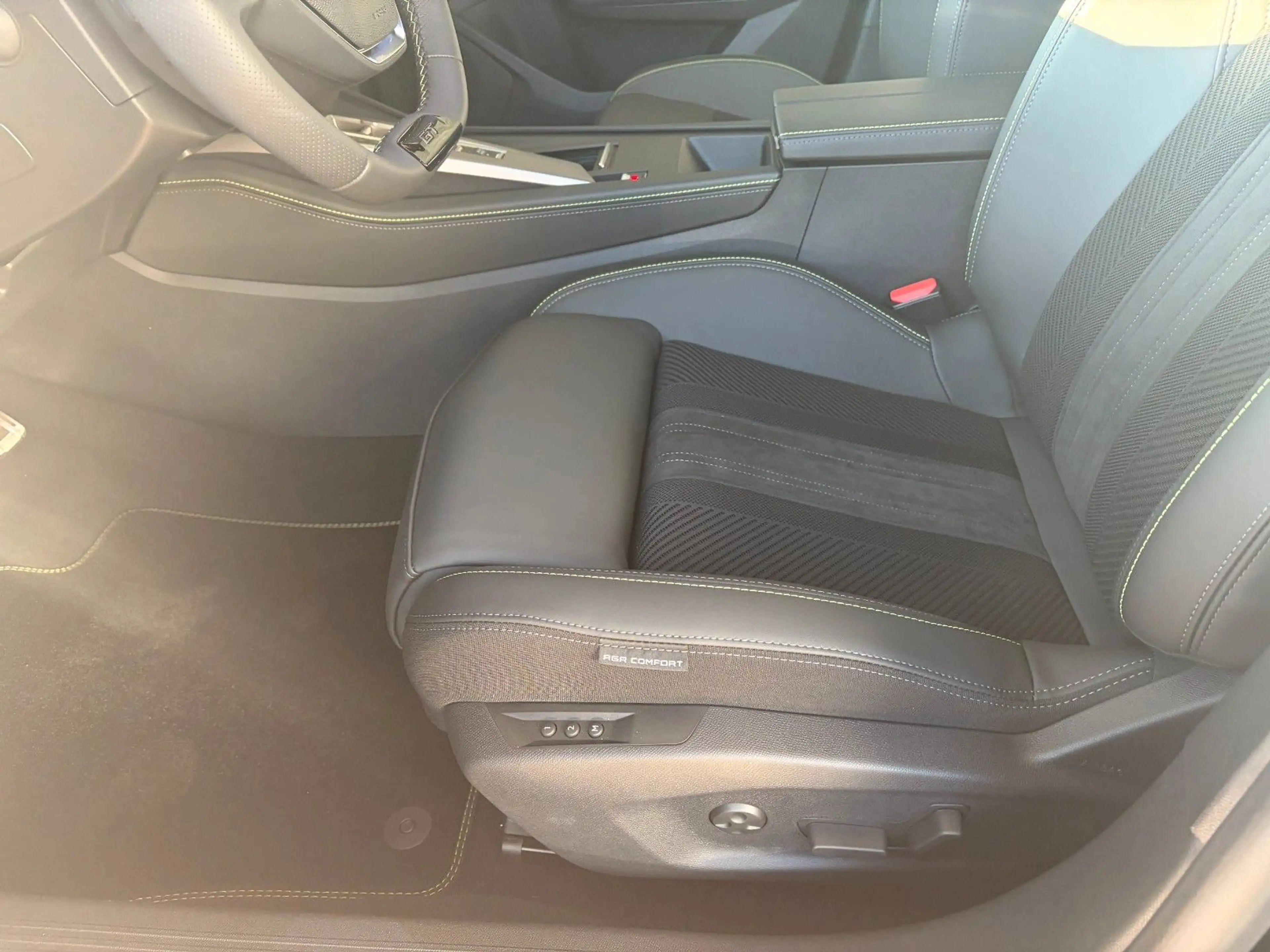 Peugeot 408 Plug-In Hybrid 240 GT Exclusive *Gewerbe* — photo 12