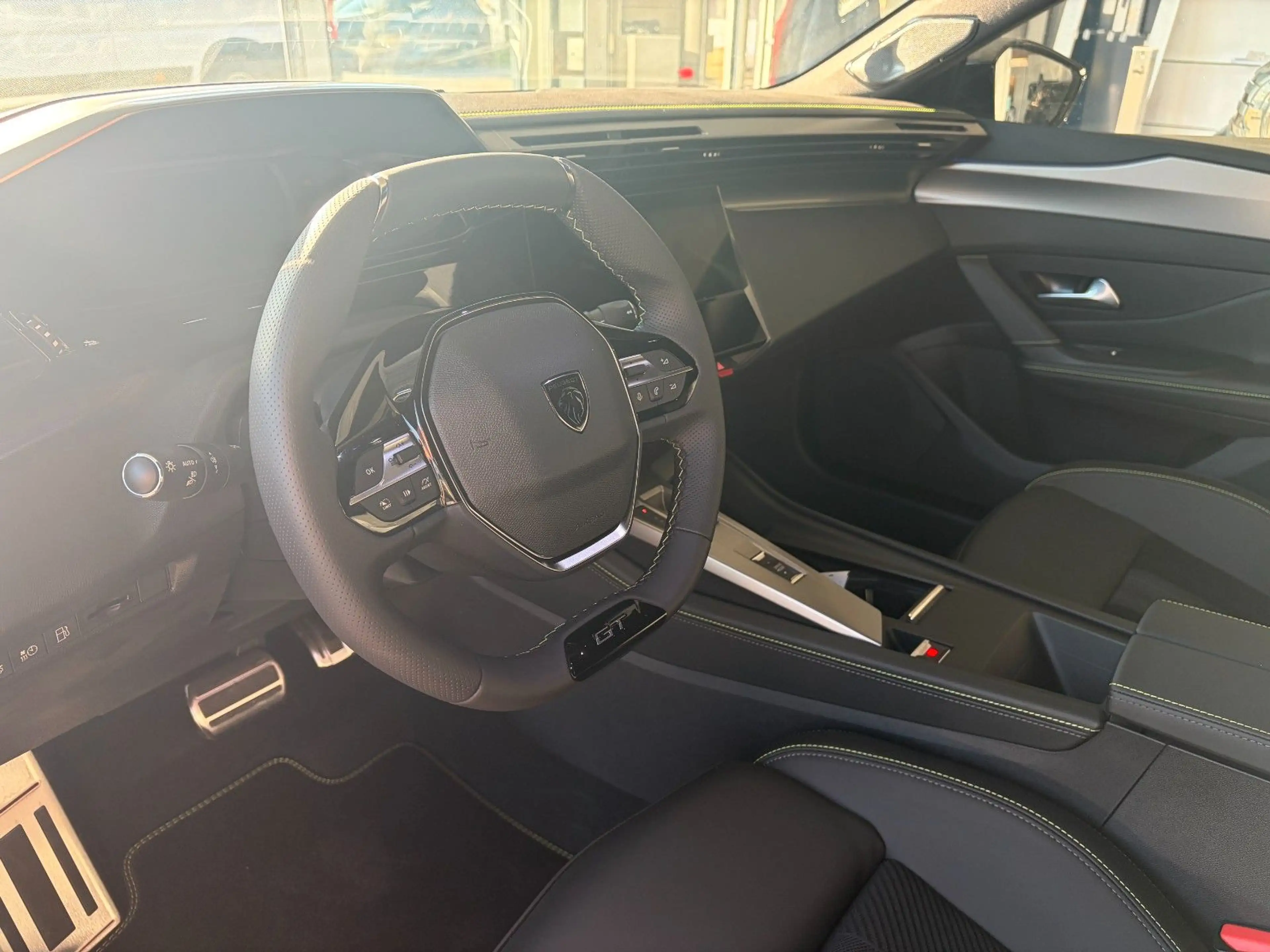 Peugeot 408 Plug-In Hybrid 240 GT Exclusive *Gewerbe* — photo 11