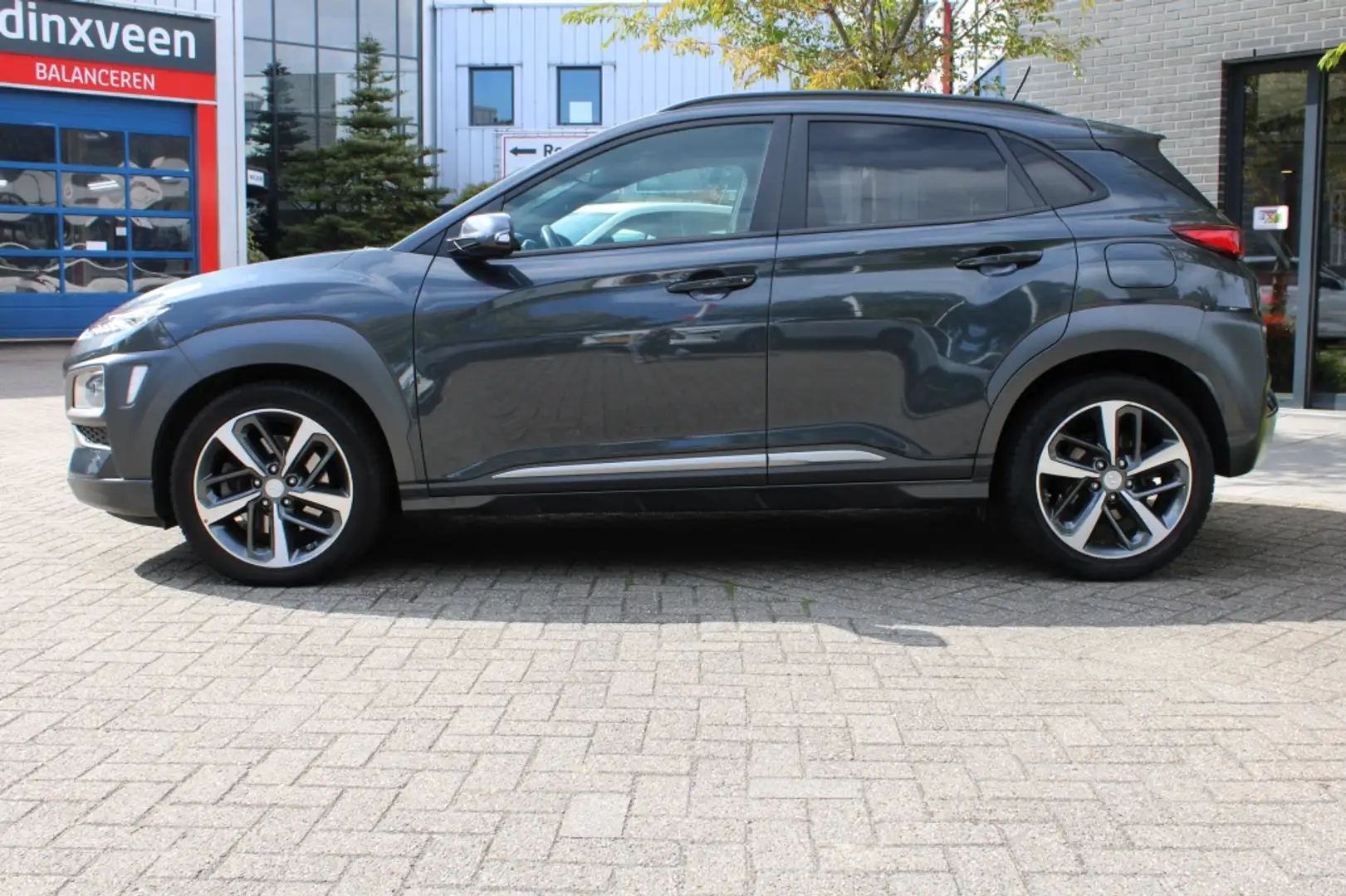Hyundai KONA 1.6 T-GDI Premium 177 pk 4WD Navi/led/leder/Cam/Pd Grijs - 2