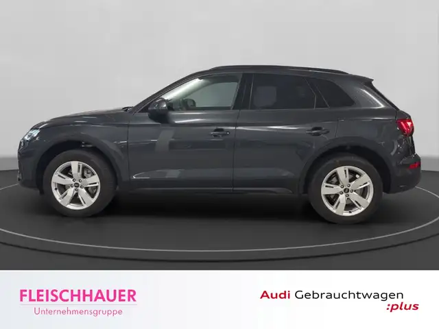 Audi Q5 view 3