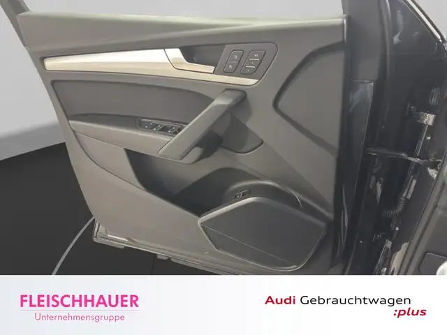 Audi Q5 view 12