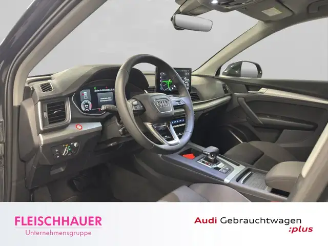 Audi Q5 view 9