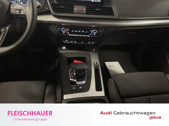Audi Q5 view 15