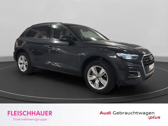 Audi Q5 view 8
