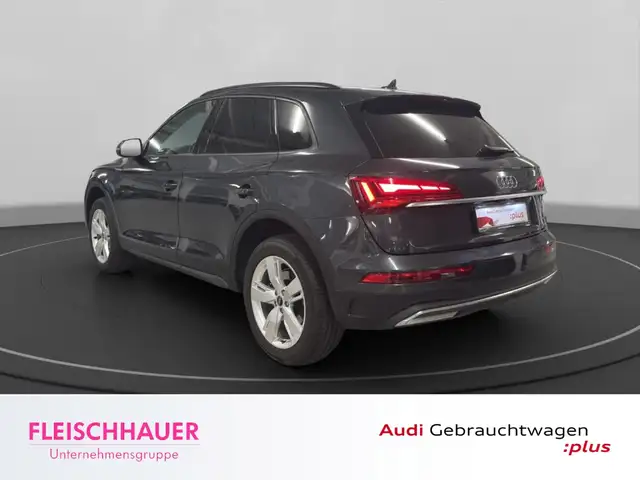 Audi Q5 view 4