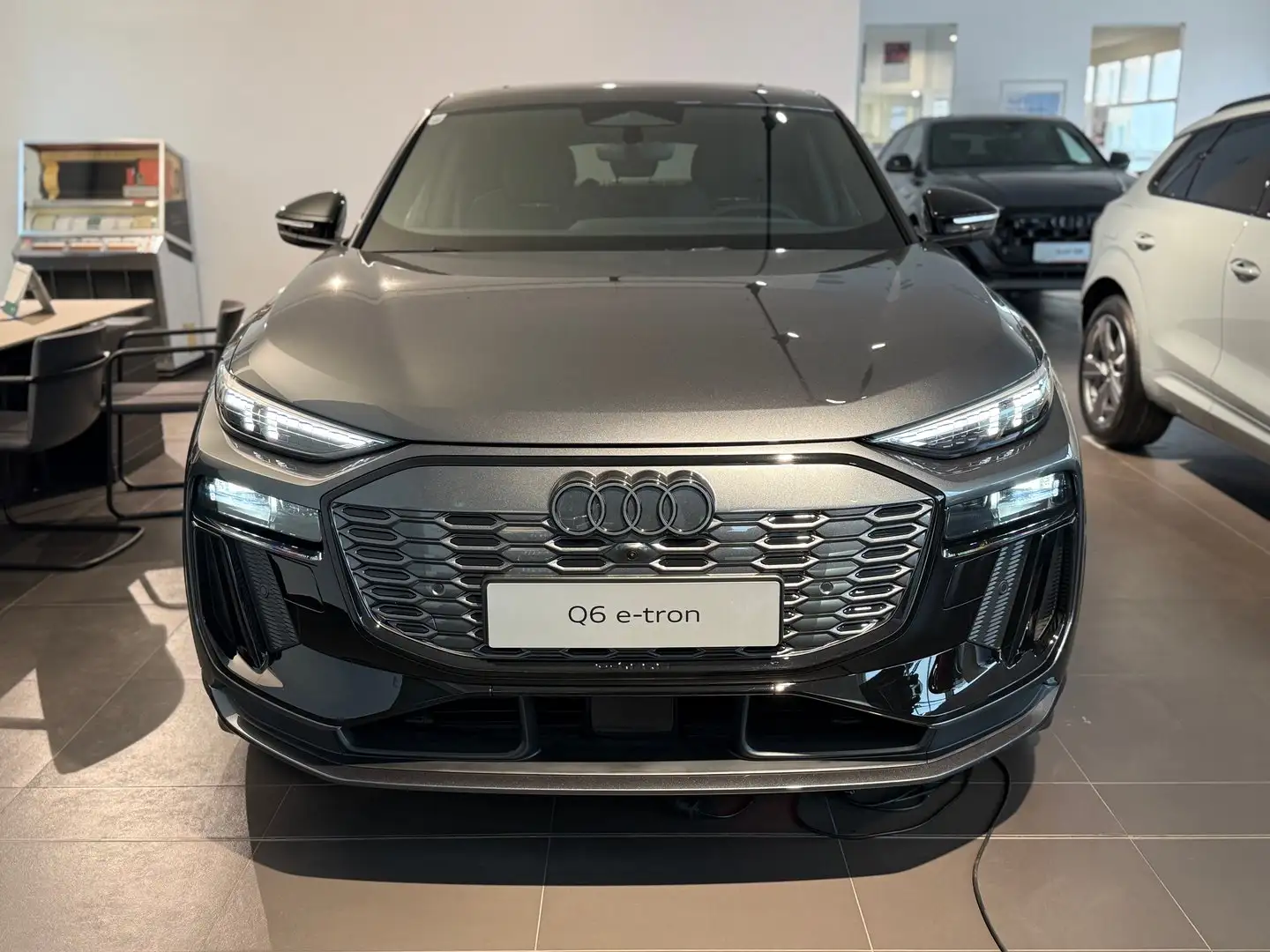 Audi SQ6 e-tron e-tron Grau - 2