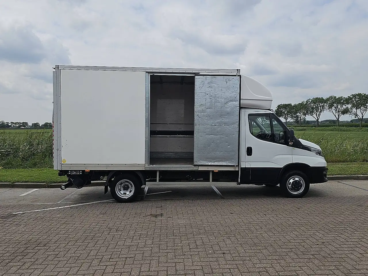 Iveco Daily 2022 — фото 12
