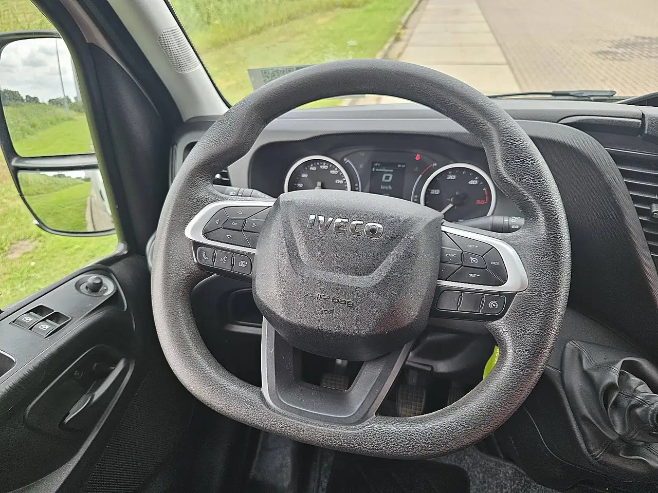 Iveco Daily 2022 — фото 10
