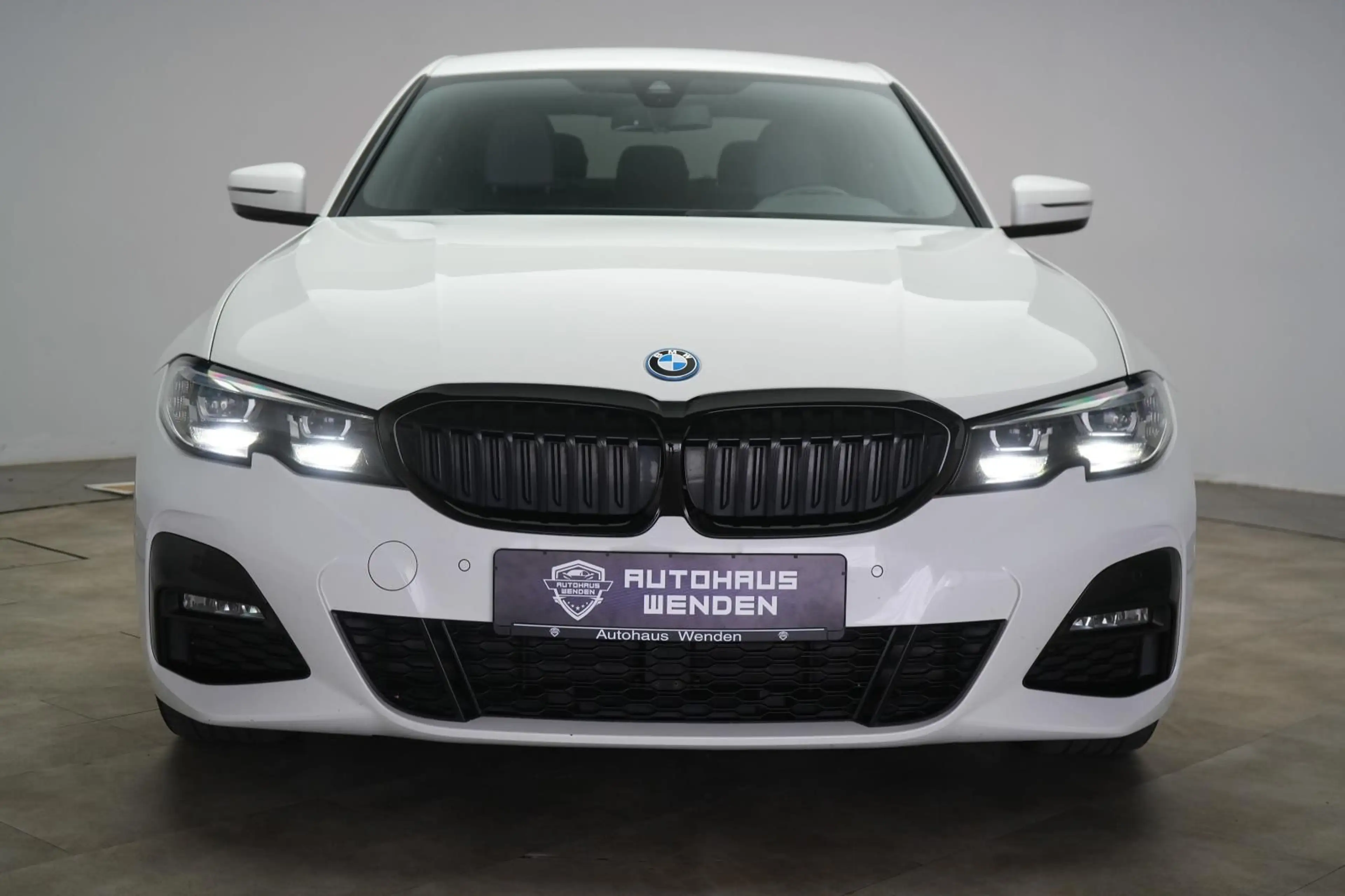 BMW 320 e M Sport CarPlay/Temp/Virtual/Lane/ — photo 2