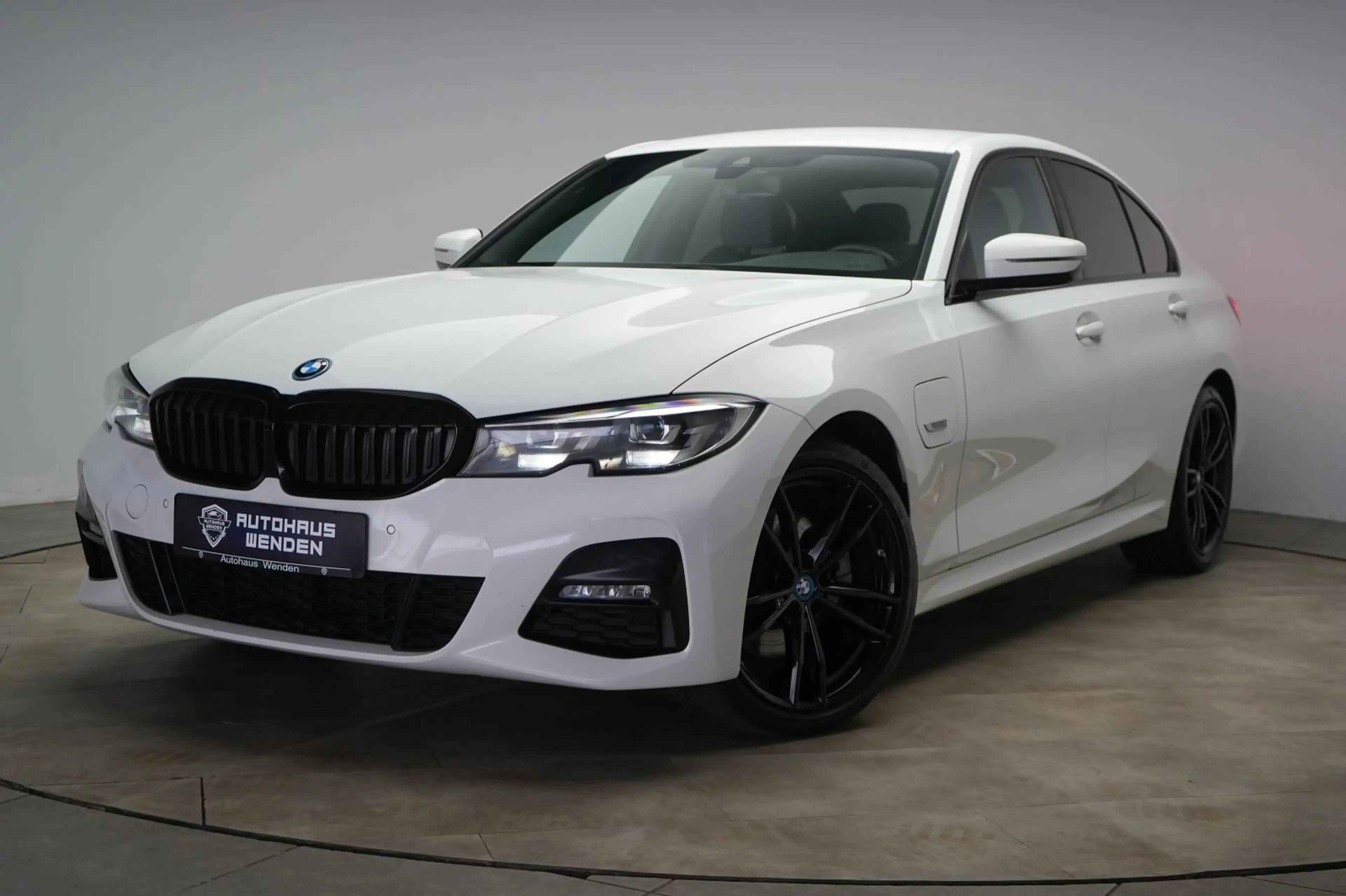BMW 320 e M Sport CarPlay/Temp/Virtual/Lane/ — photo 3