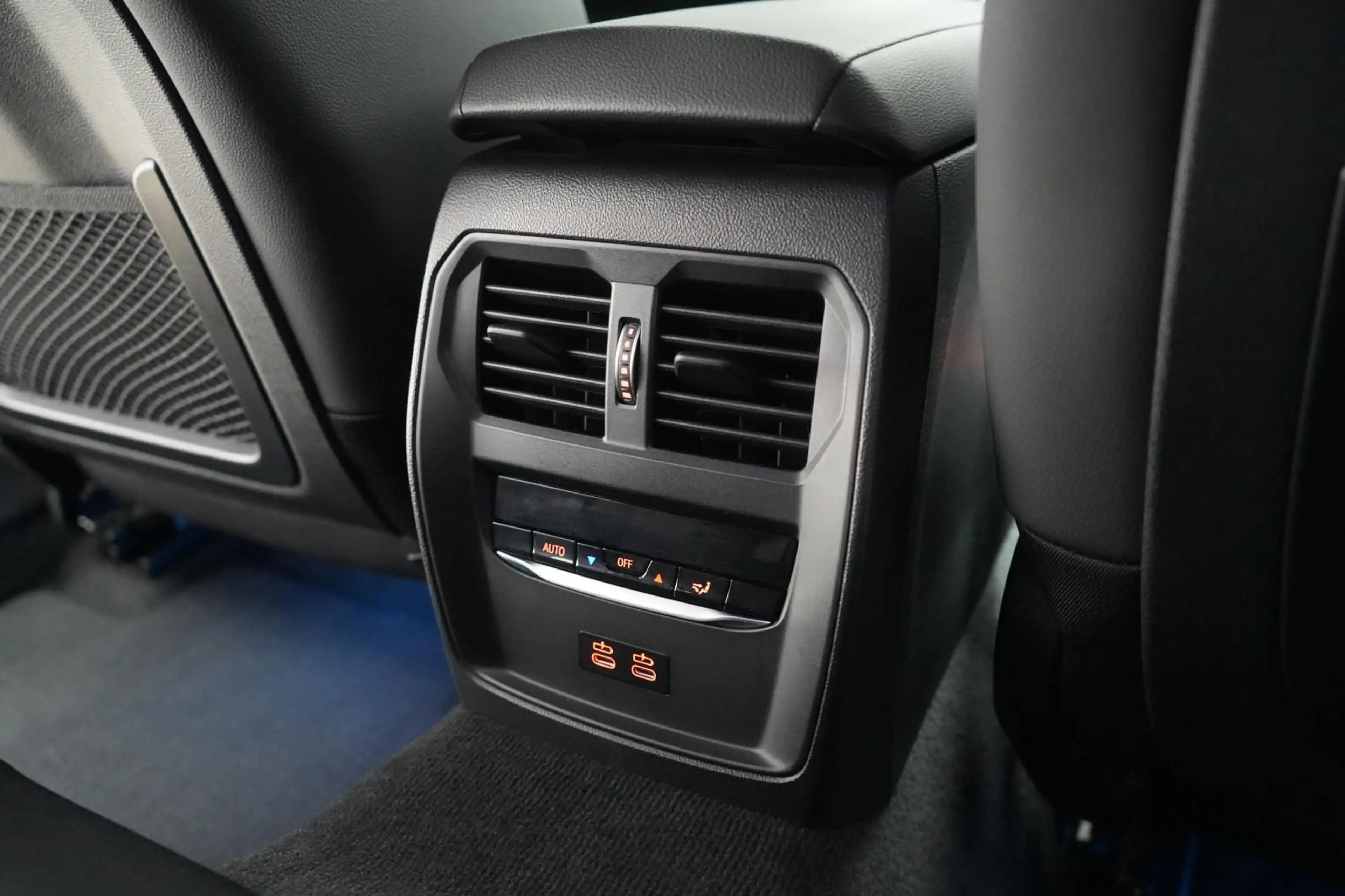 BMW 320 e M Sport CarPlay/Temp/Virtual/Lane/ — photo 14