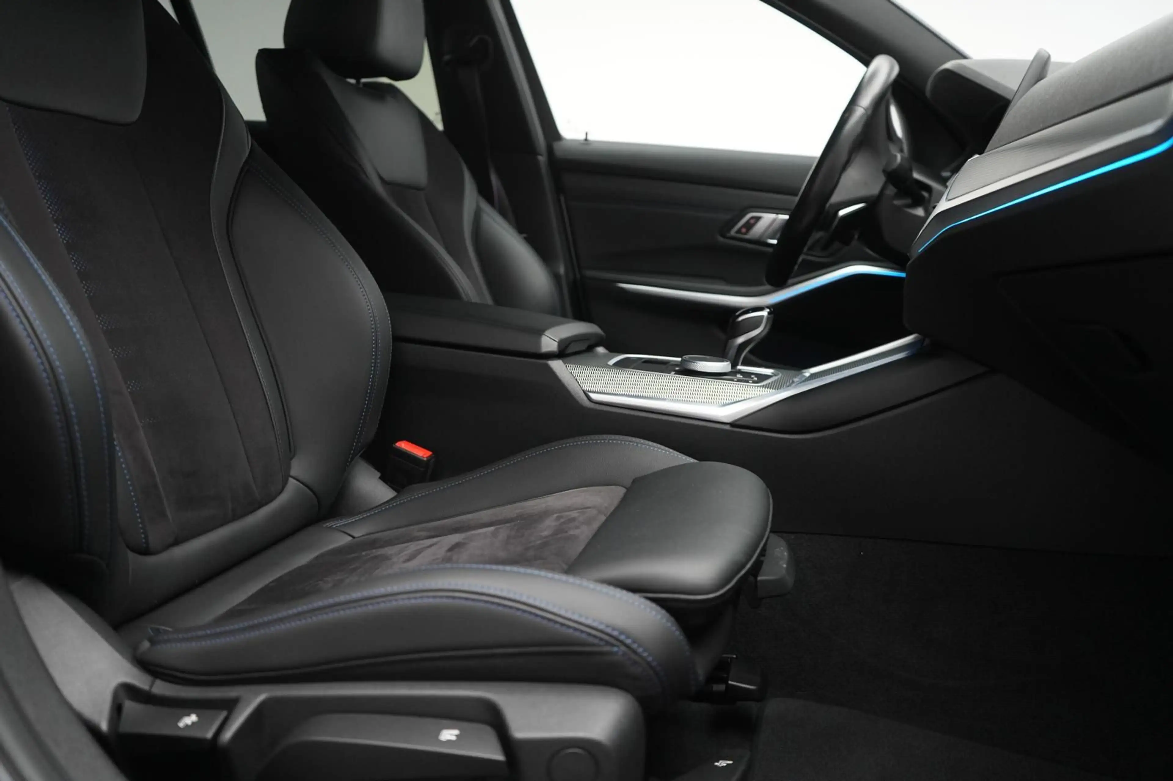 BMW 320 e M Sport CarPlay/Temp/Virtual/Lane/ — photo 7