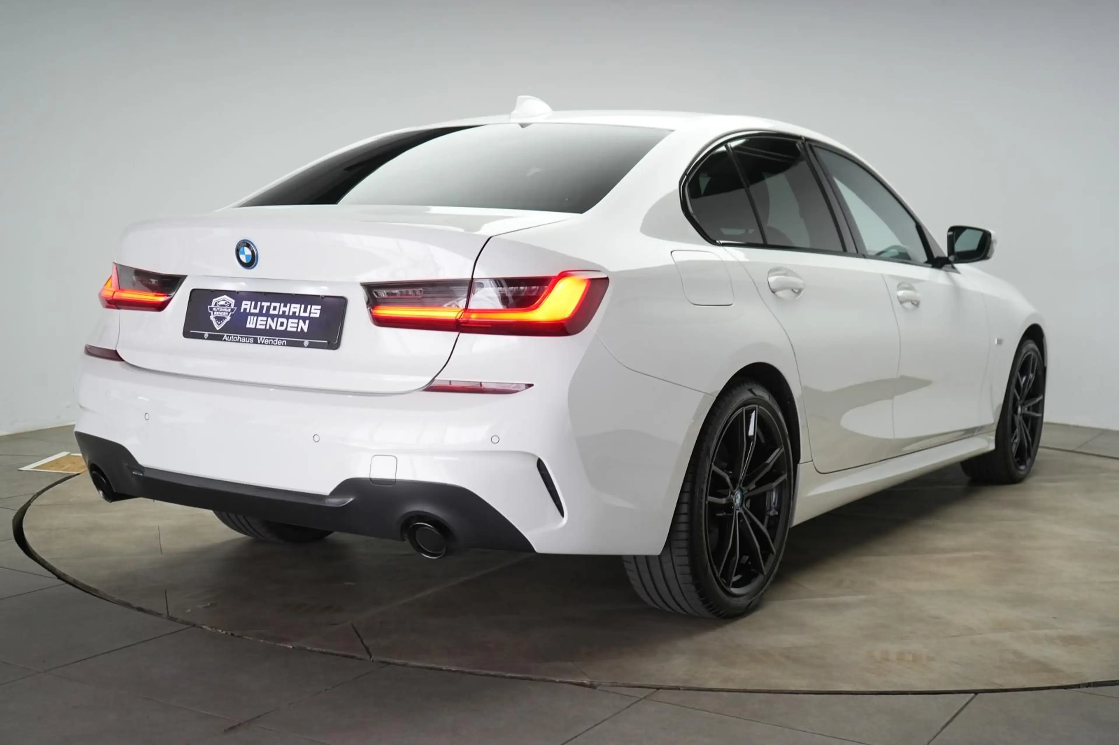 BMW 320 e M Sport CarPlay/Temp/Virtual/Lane/ — photo 6