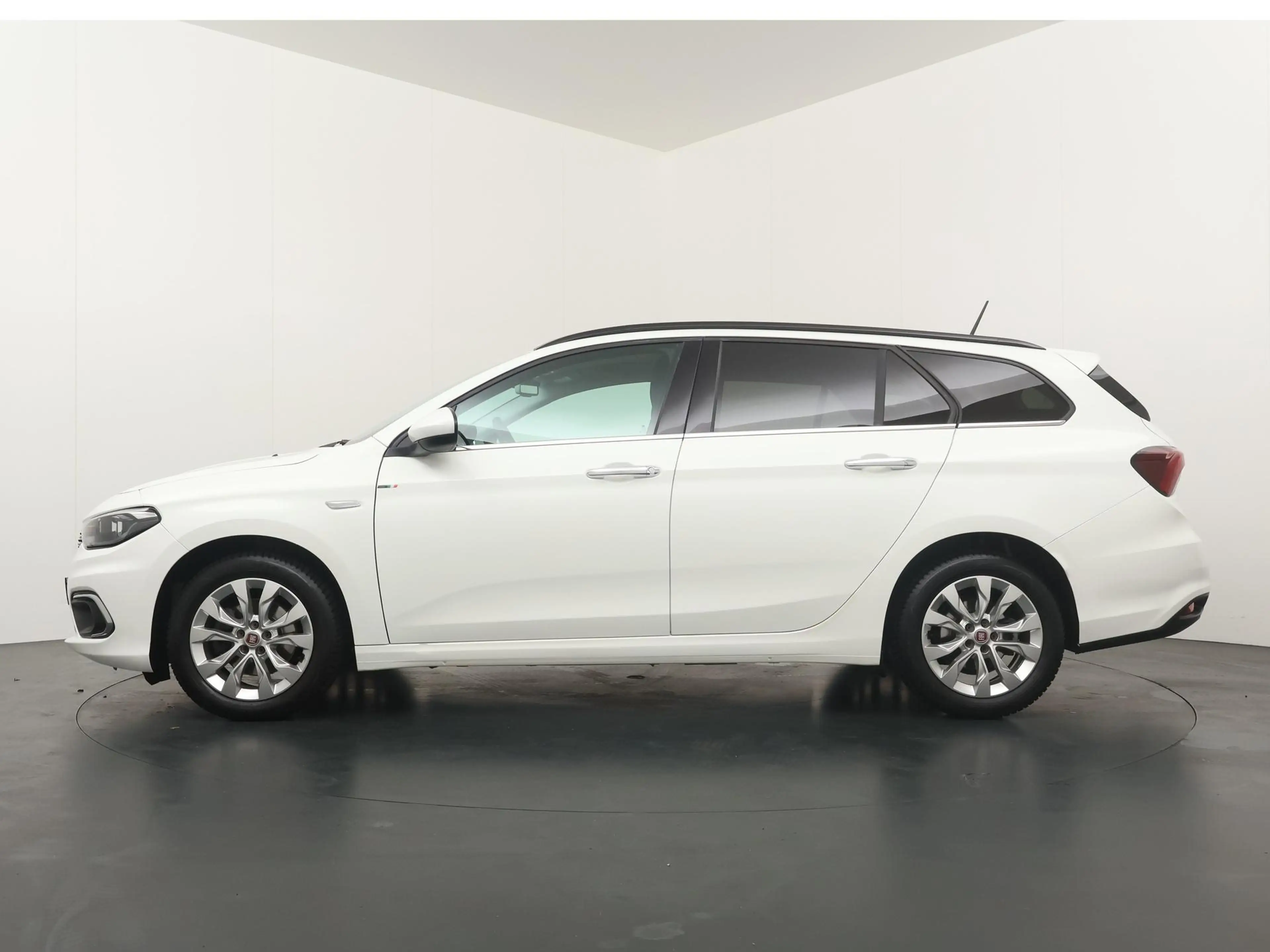 Fiat Tipo Stationwagon 1.4 T-Jet 16v Business Lusso - Naviga — photo 2