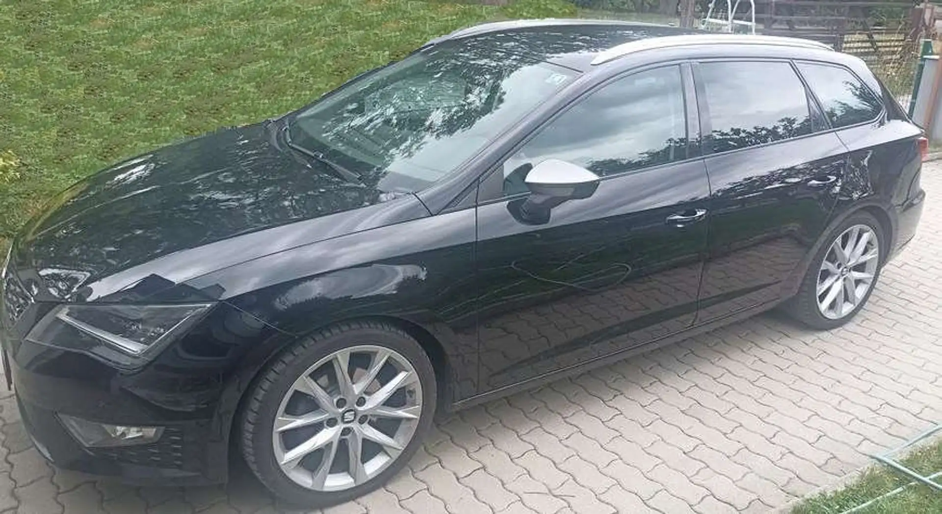 SEAT Leon Leon ST FR 1,4 TSI Start-Stop Schwarz - 1
