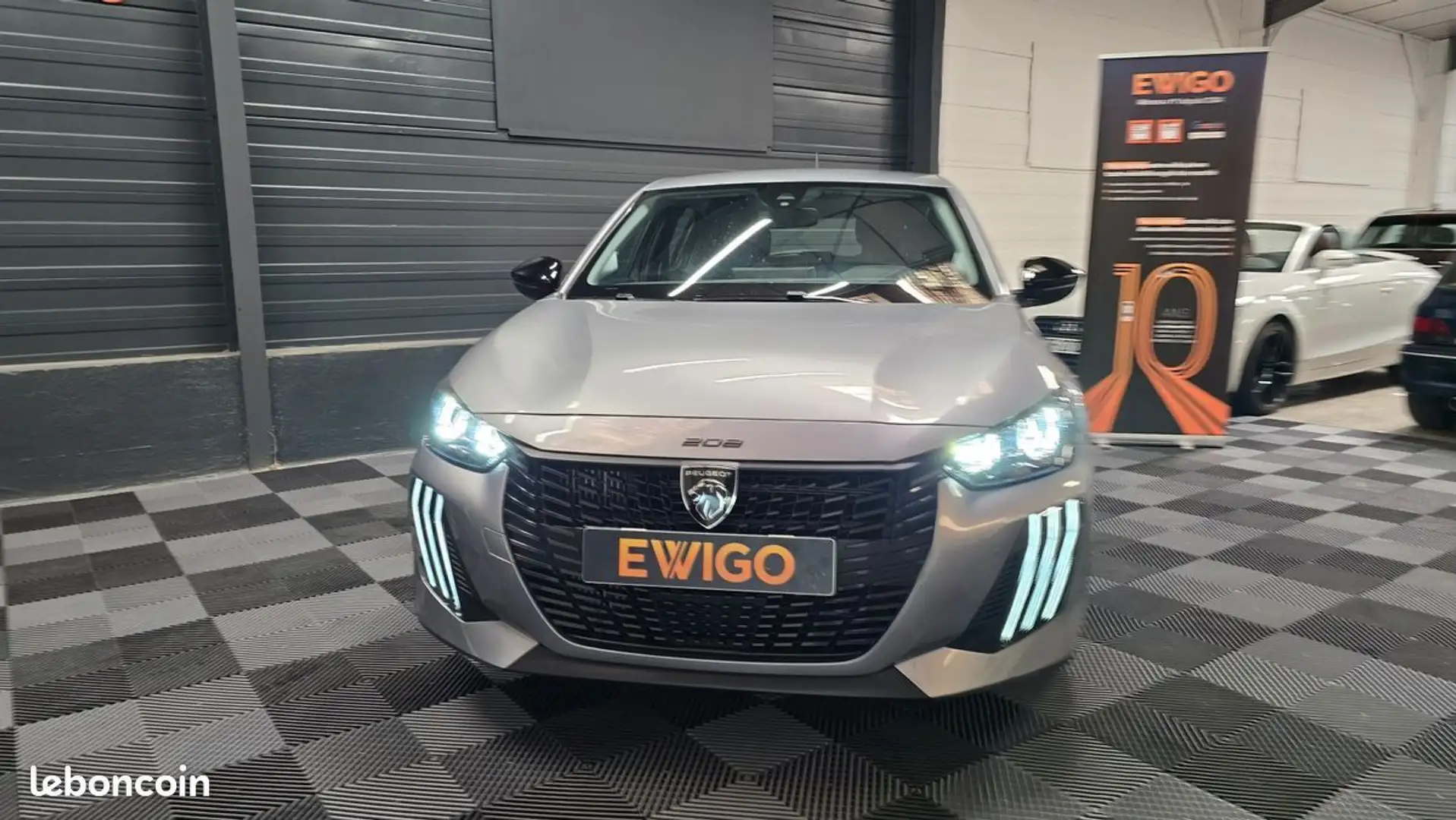 Peugeot 208 generation-ii 1.2 puretech 100 allure business start-stop Gris - 2