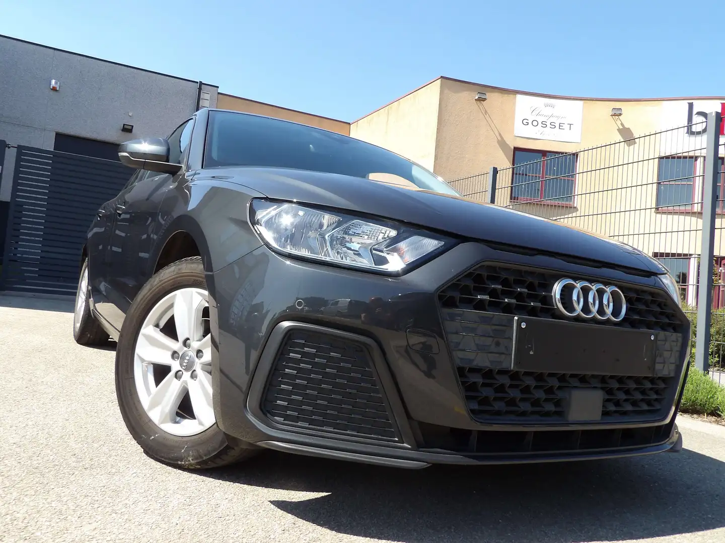 Audi A1 Sportback 25 TFSI Grijs - 1