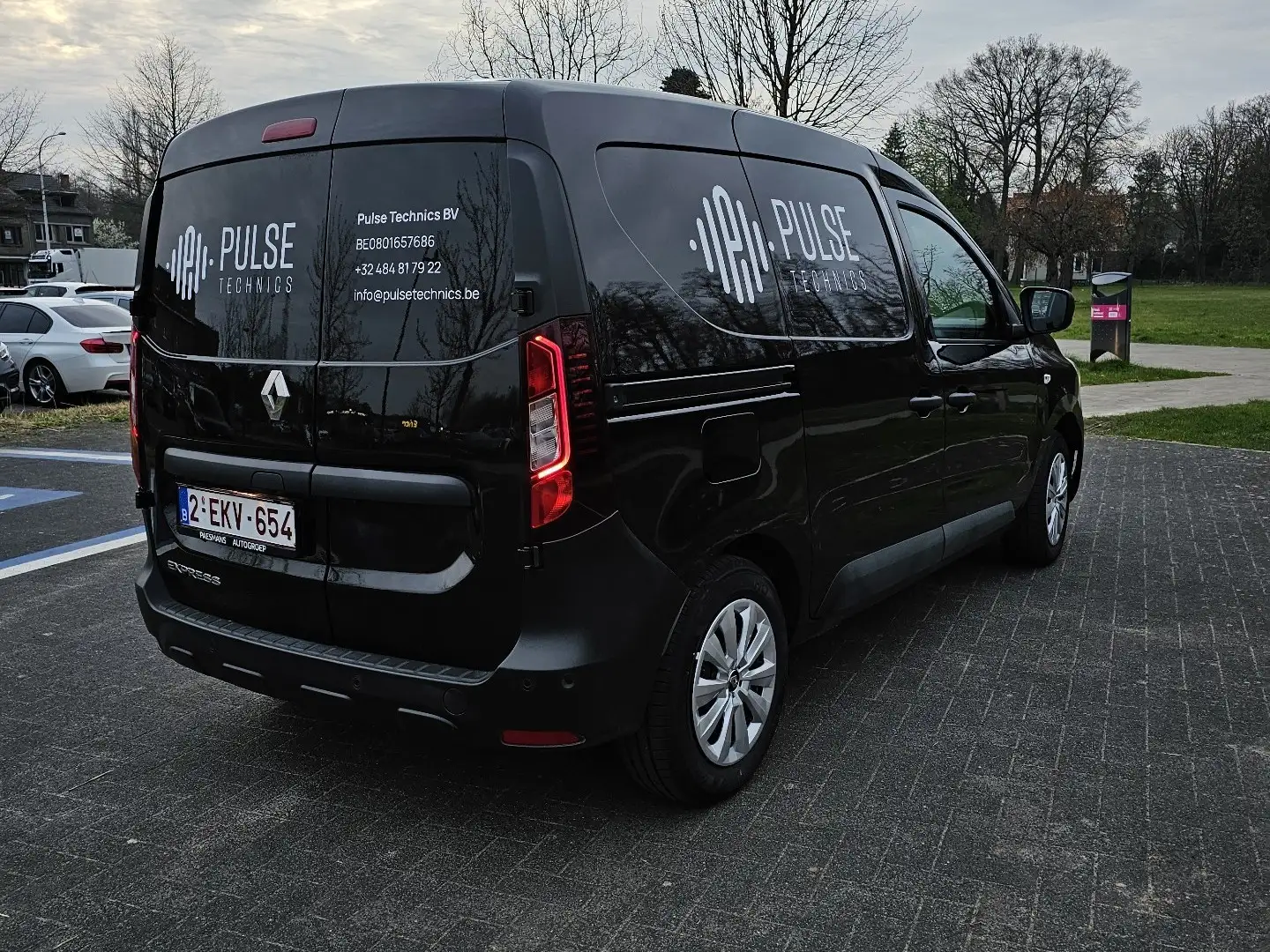 Renault Express Blue dCi 75 Extra Fekete - 2
