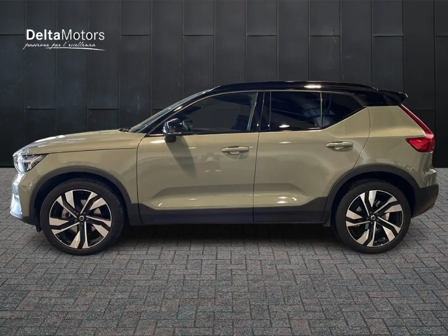 Volvo XC40 2023 - XC40 2.0 b3 Plus Dark auto Vert - 2