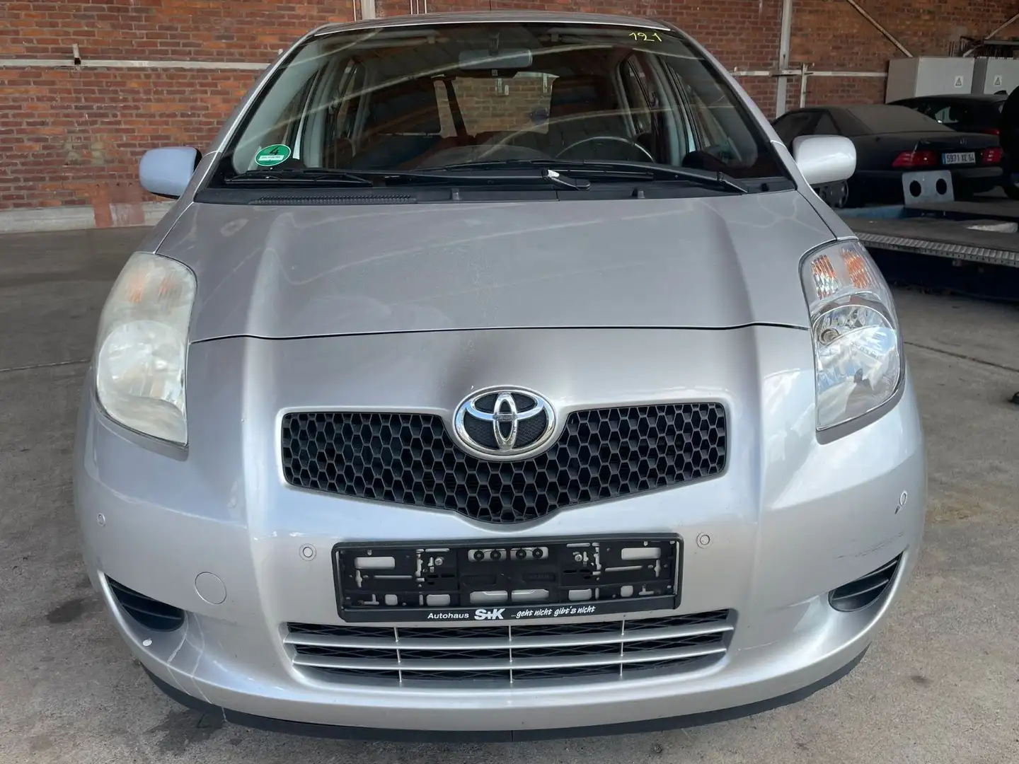 Toyota Yaris Sol/PDC/KLIMA/AHK/AUTOMATIK Silber - 2