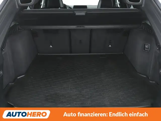 BMW 5 Series view 18