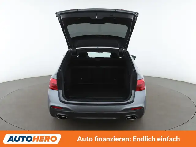 BMW 5 Series view 17