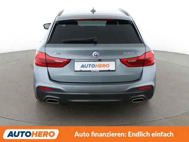BMW 5 Series view 5
