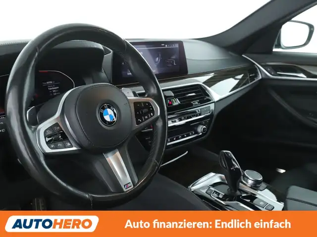 BMW 5 Series view 11