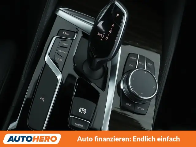 BMW 5 Series view 24