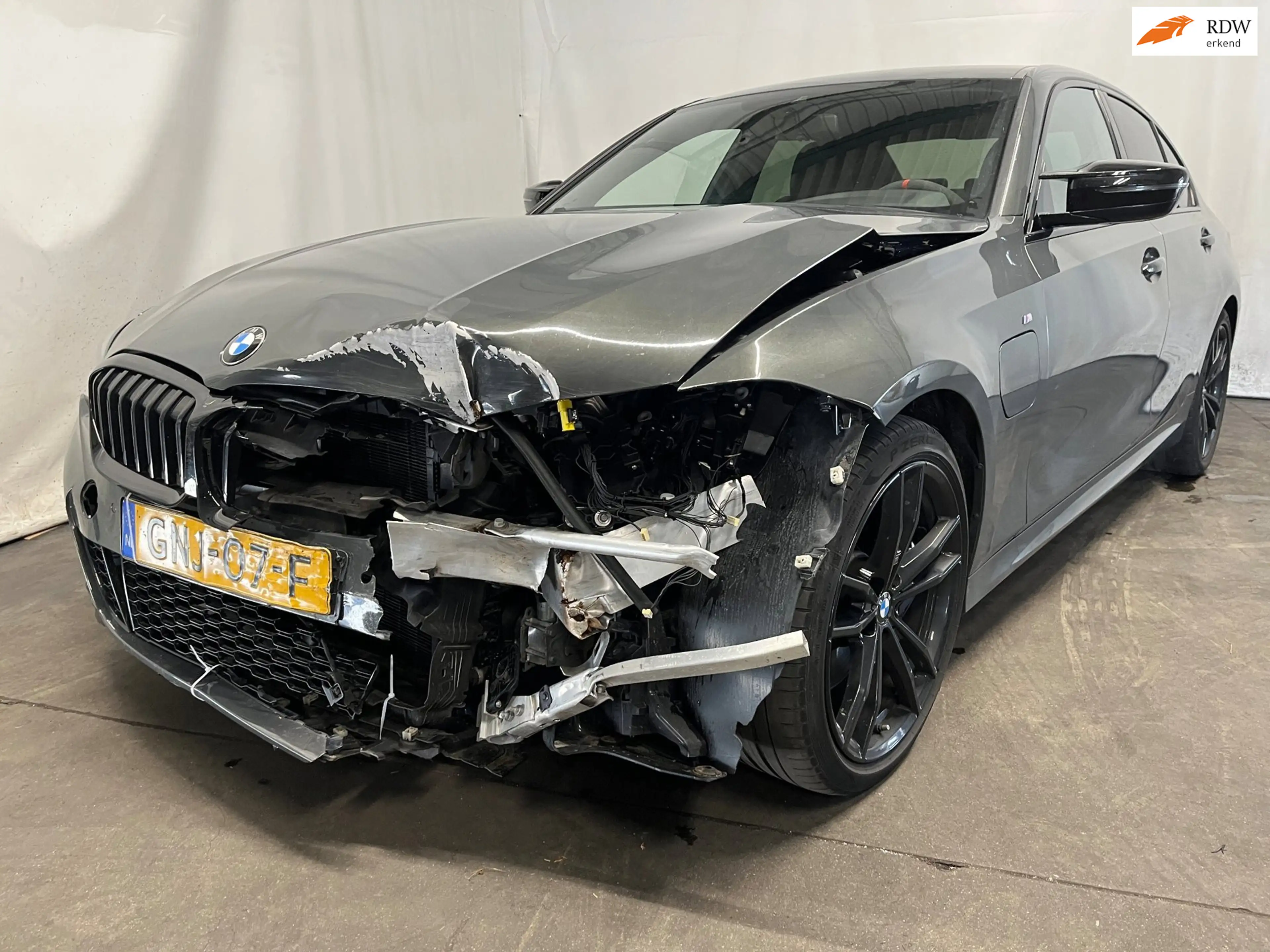 BMW 330 3-serie 330e High Executive - Voorschade, Rechtsac