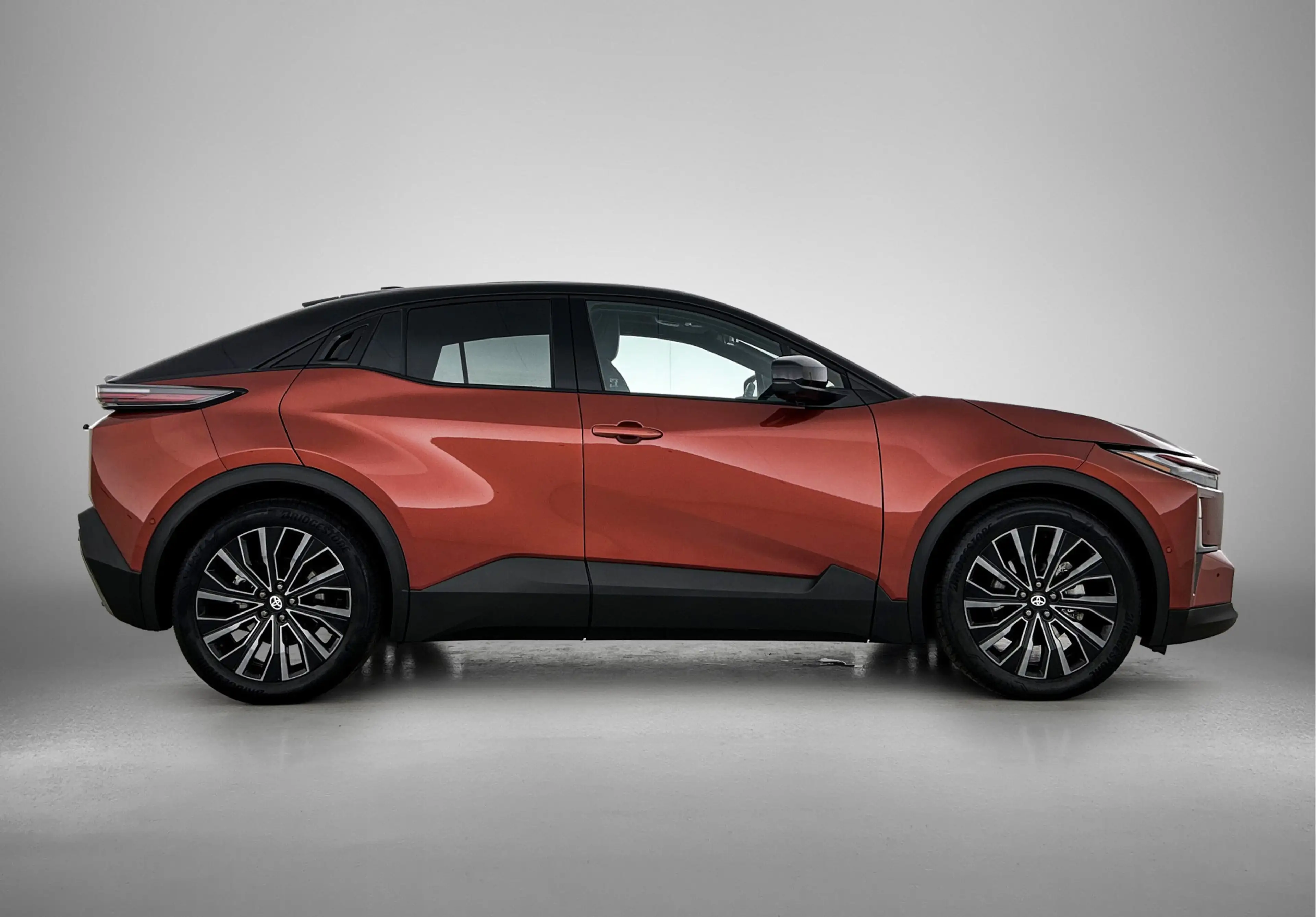 Toyota C-HR+ Executive AWD 77 kWh — photo 12