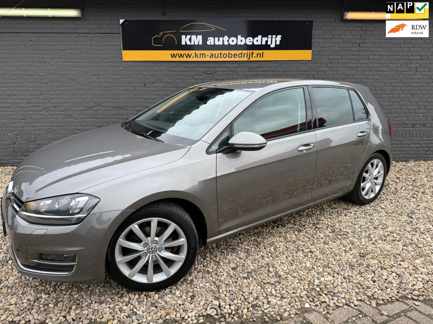 Volkswagen Golf 1.4 TSI ACT Highline - 1
