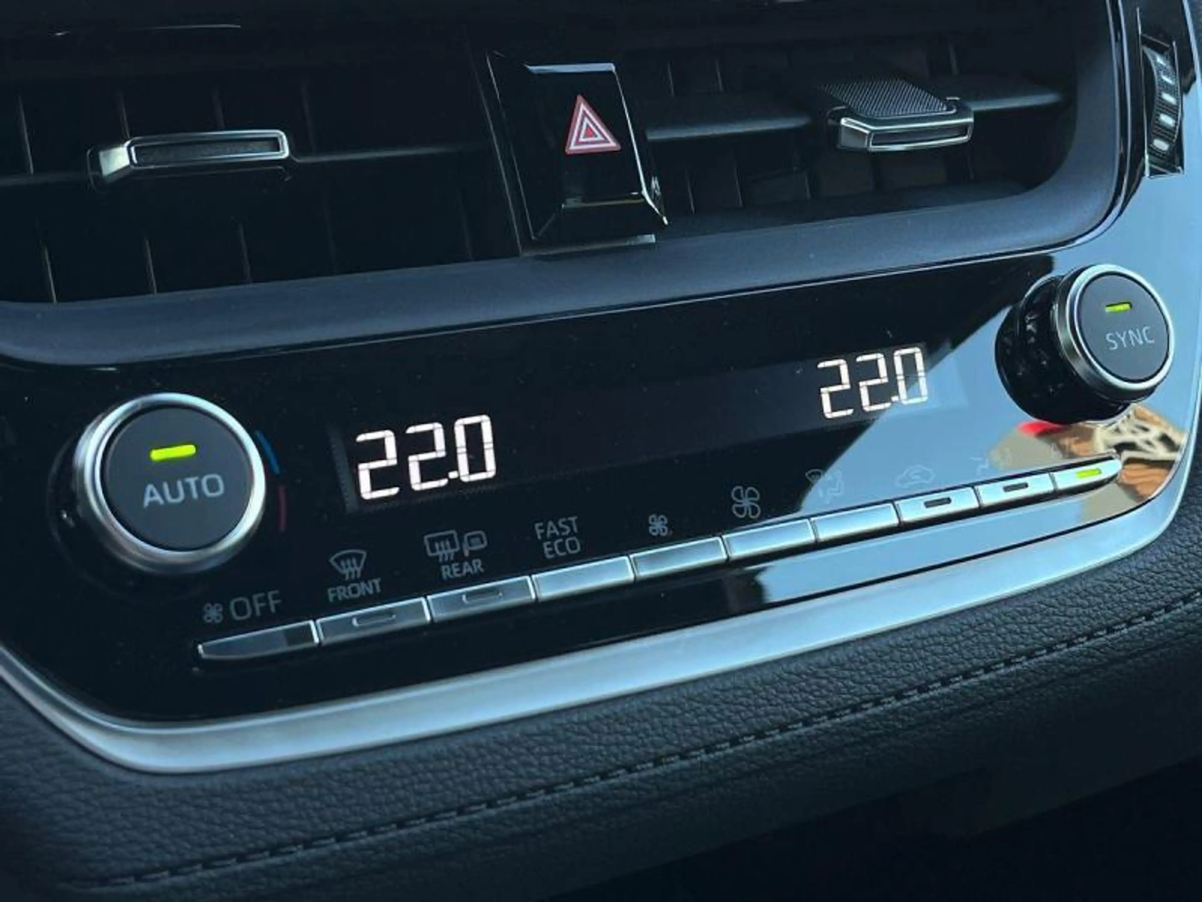 Toyota Corolla Cross Style+cam+gps+sens V+A — photo 13
