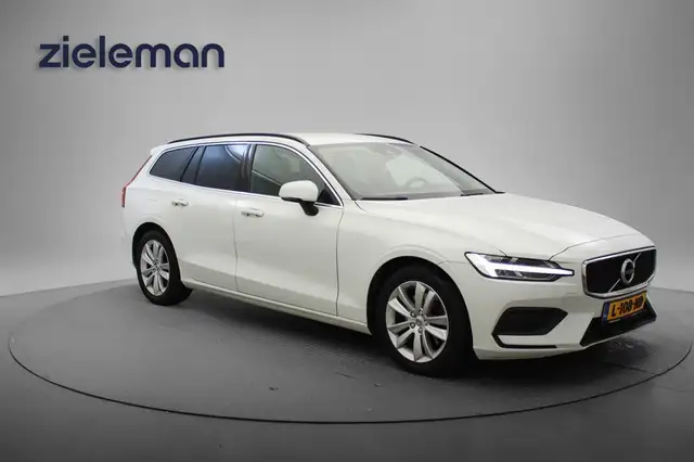 Volvo V60 2.0 B3 Momentum Business Automaat - Carplay, Digit