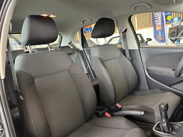 Volkswagen Polo view 8