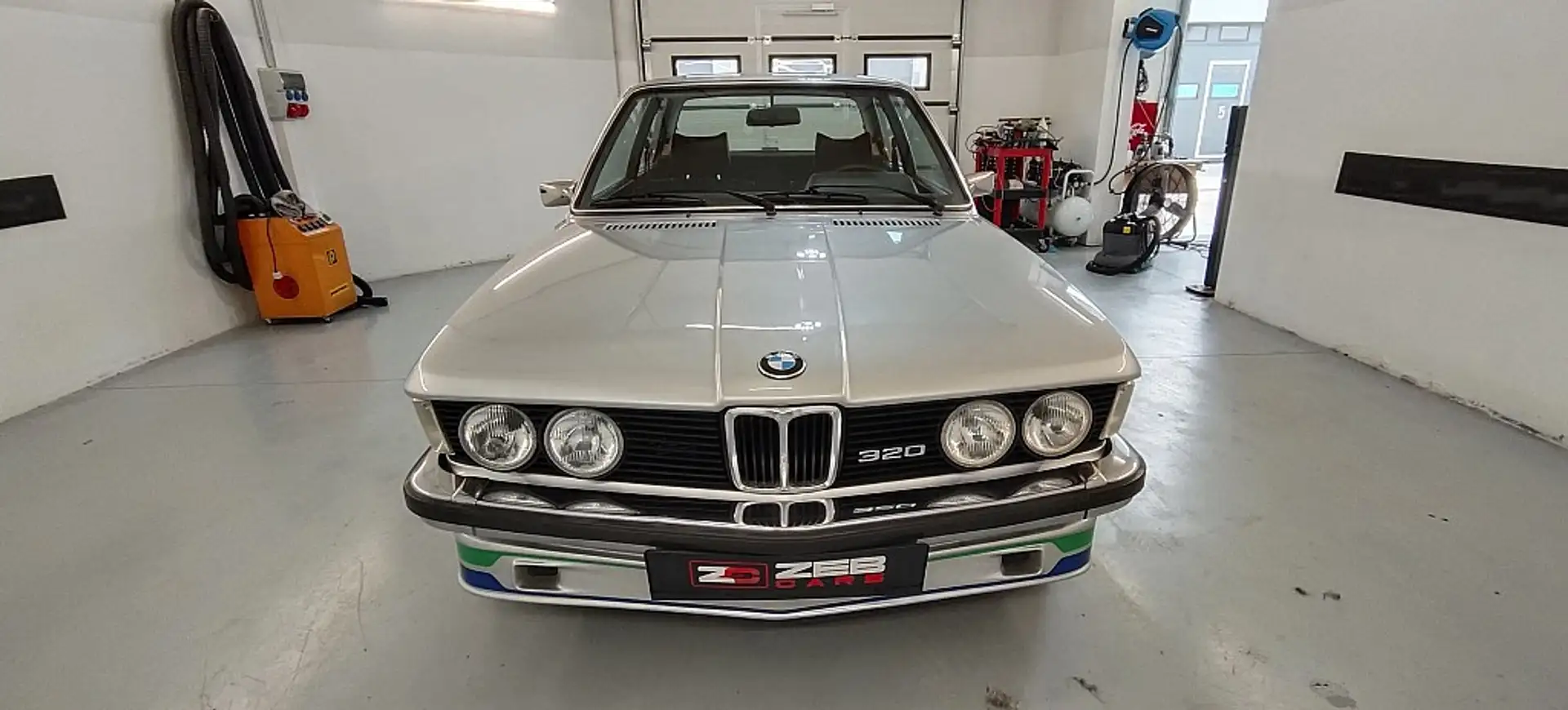 BMW 320 /6 (E21) Sammlerzustand (Einzelgenehmigung) Silber - 2