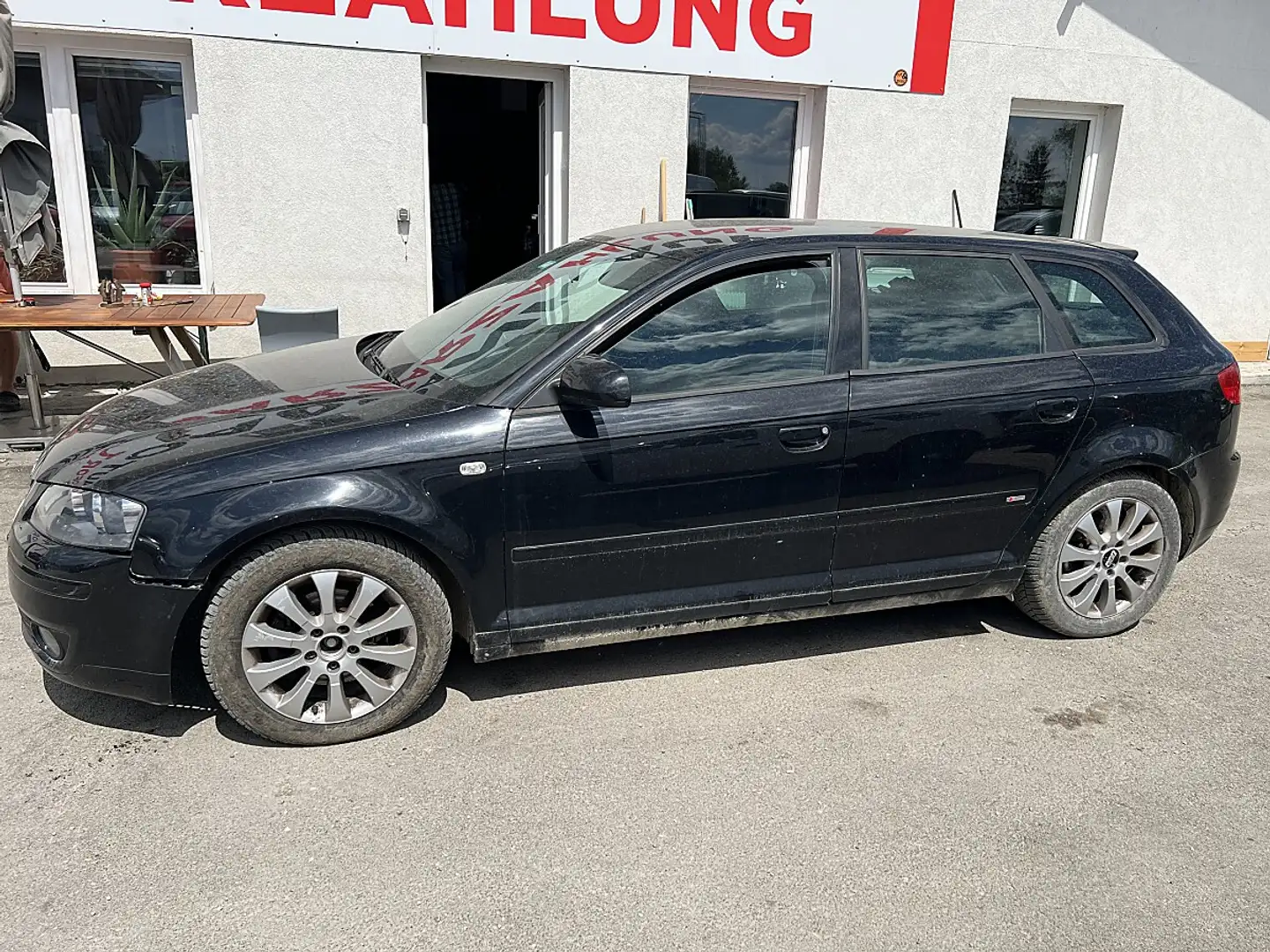 Audi A3 SB quattro 25 2,0 TDI *LEICHTER WILDSCHADEN* Schwarz - 2