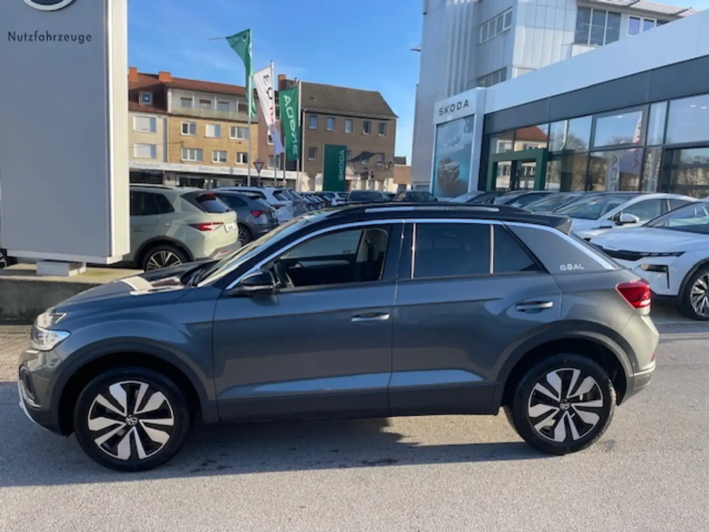 Volkswagen T-Roc 2.0TDi DSG Goal AHK R-Kamera ACC SideAssist Nav... Grau - 2