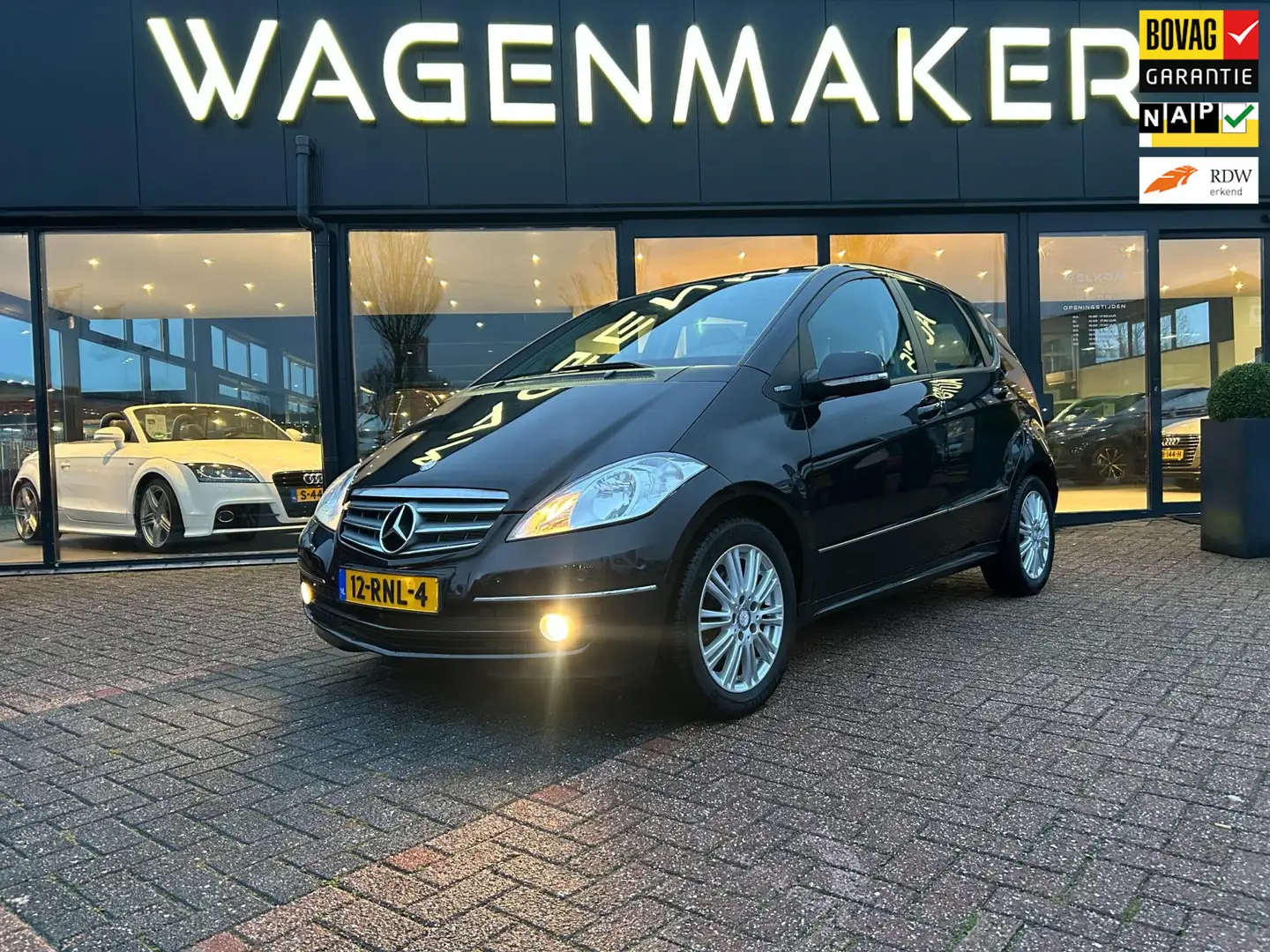 Mercedes-Benz A 180 BlueEFFICIENCY Business Class Elegance Zwart - 1