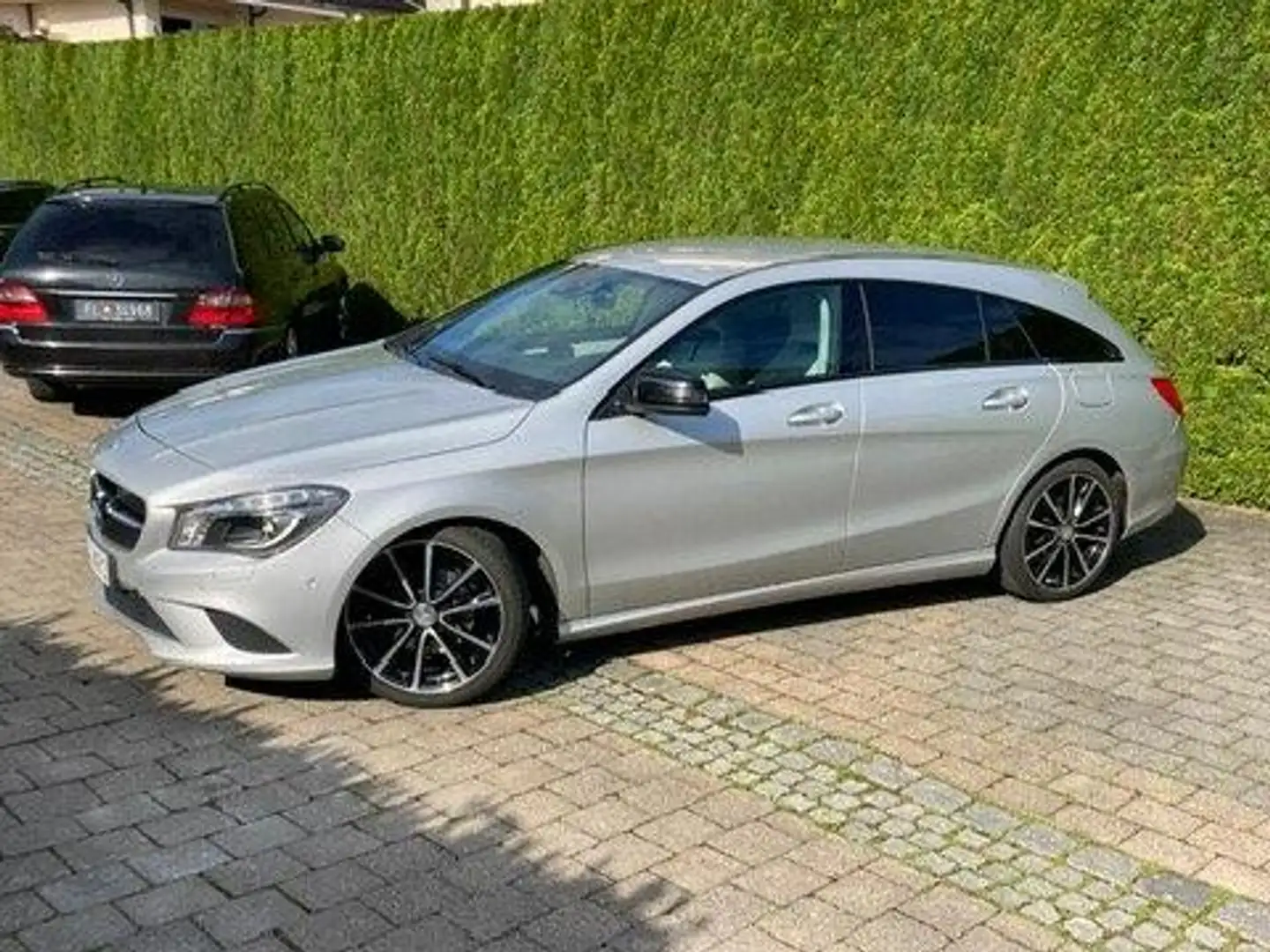 Mercedes-Benz CLA 180 CLA Shooting Brake 180 7G-DCT Urban Silber - 2