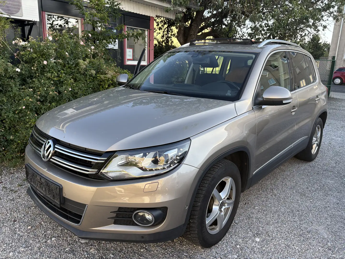 Volkswagen Tiguan 2,0 TDI Sport&Style BMT DPF Bronze - 2