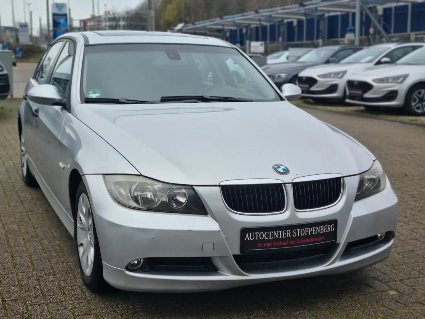 BMW 318 i Klima/Schiebedach/Alufelgen/PDC/Limousine Silber - 1
