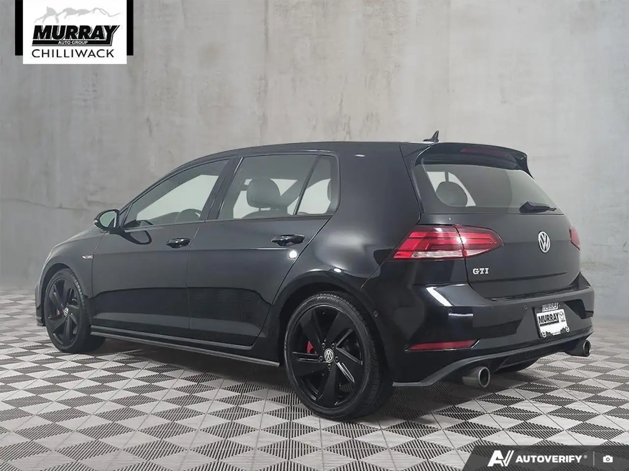 Volkswagen Golf GTI снимка Volkswagen Golf GTI