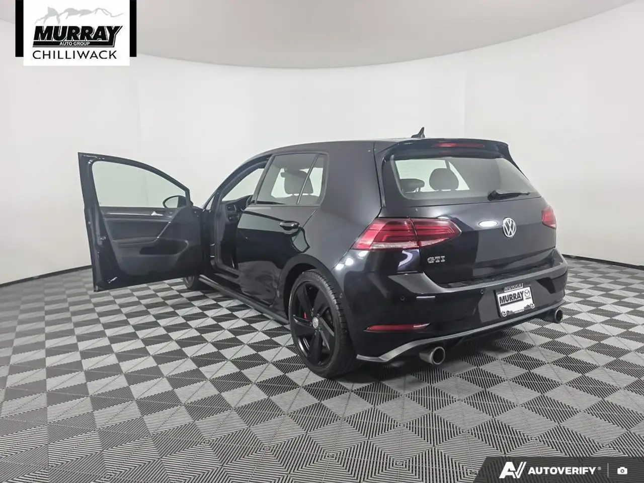 Volkswagen Golf GTI снимка Volkswagen Golf GTI