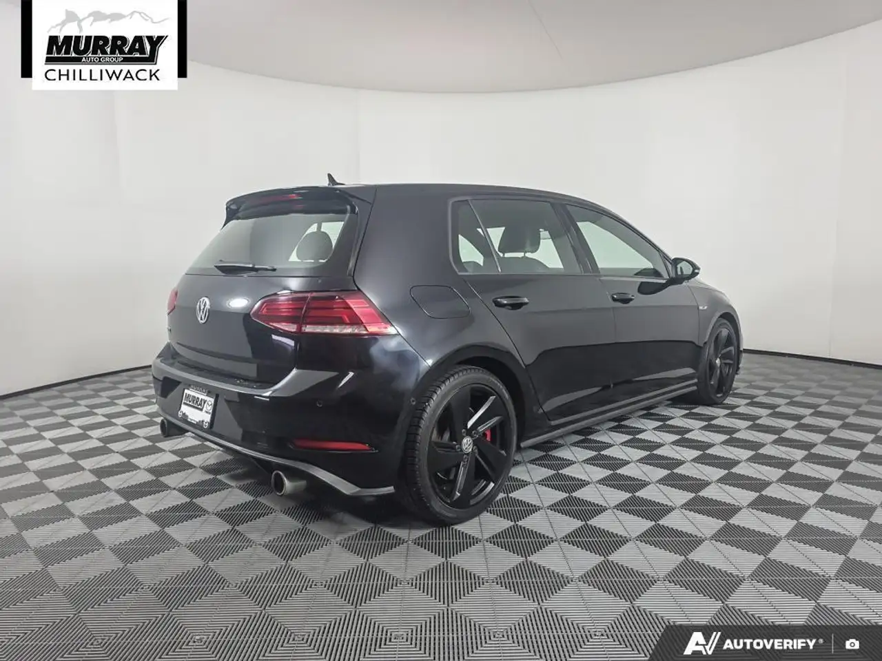 Volkswagen Golf GTI снимка Volkswagen Golf GTI