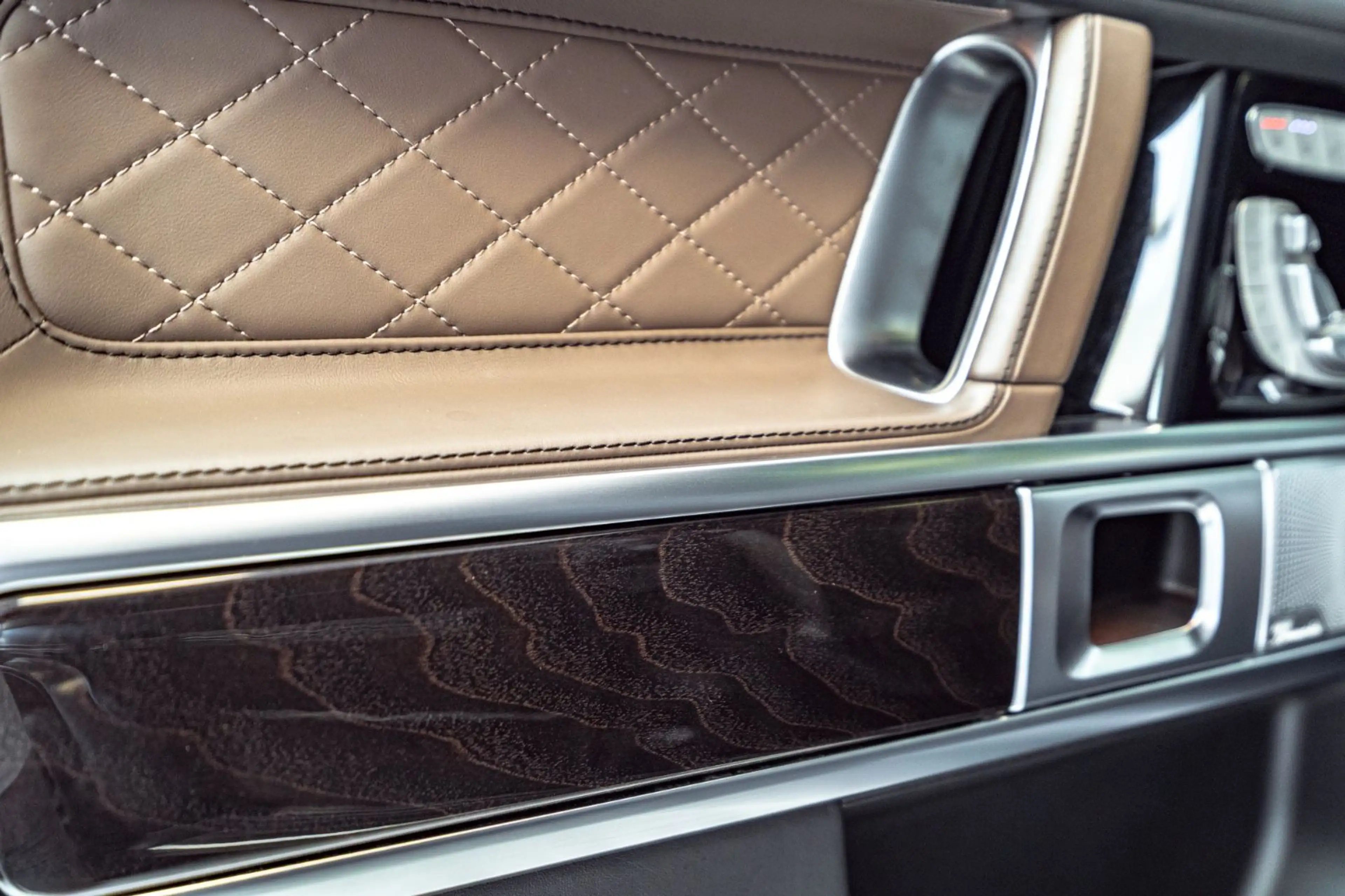 Mercedes-Benz G 400 G400d *AMG Line*Superior*Burmester*Full Options* — photo 18