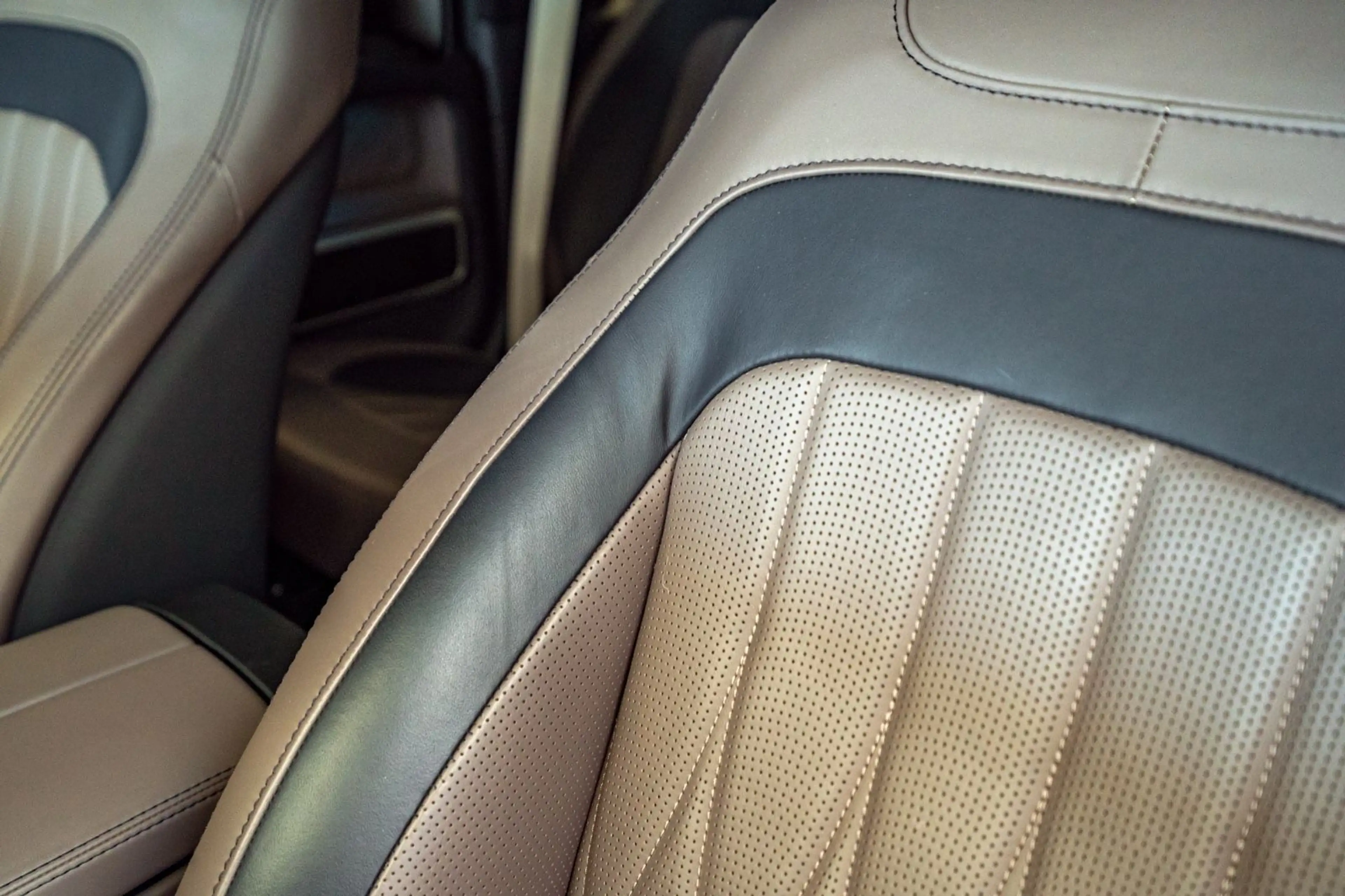 Mercedes-Benz G 400 G400d *AMG Line*Superior*Burmester*Full Options* — photo 25