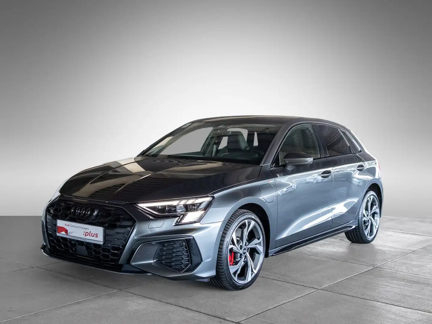 Audi A3 S line 45 TFSI e Matrix HUD Pano Grau - 2