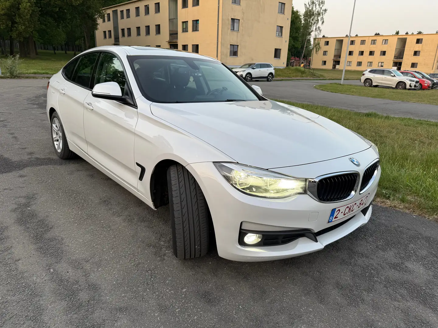 BMW 318 Gran Turismo 318 dA JOY Edition Blanc - 2